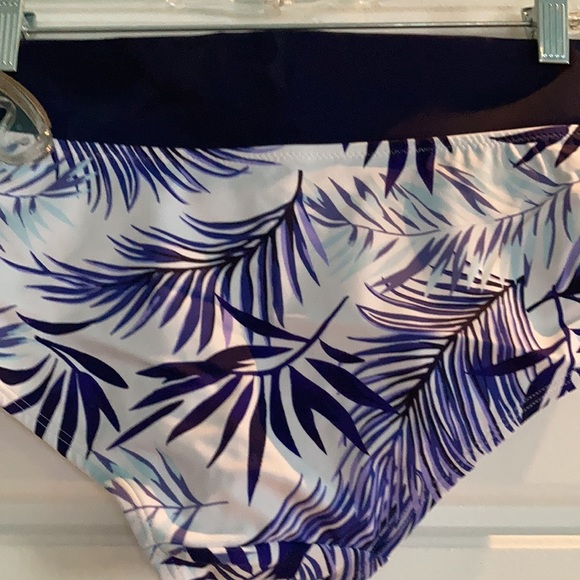 Bikini - Picture 5 of 6